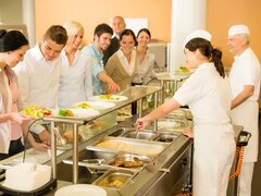 Personal feminin in bucatarie