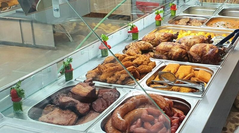 Personal feminin in bucatarie